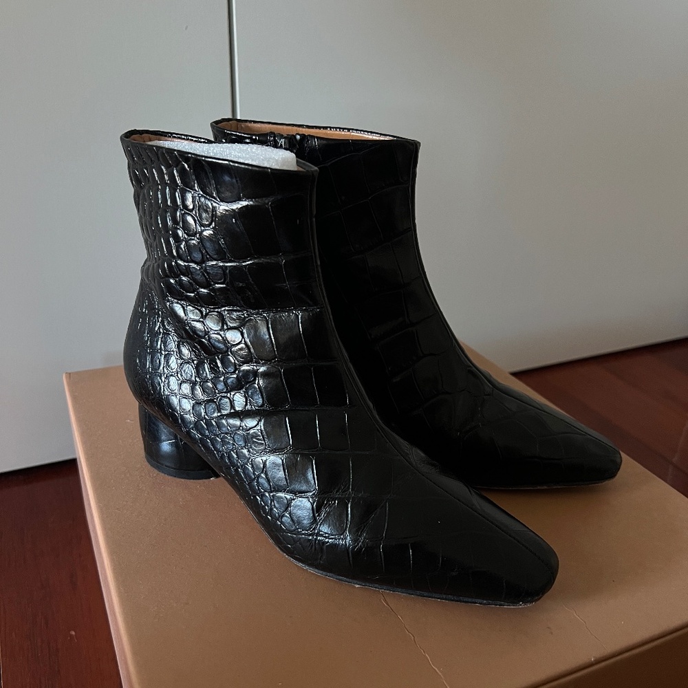 LOQ Matea Boots in Negro Croc